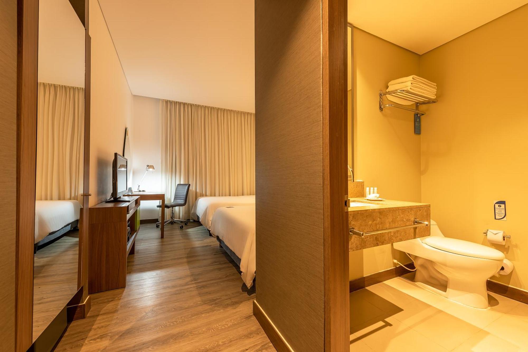 Hampton By Hilton Cartagena Hotel Exterior photo