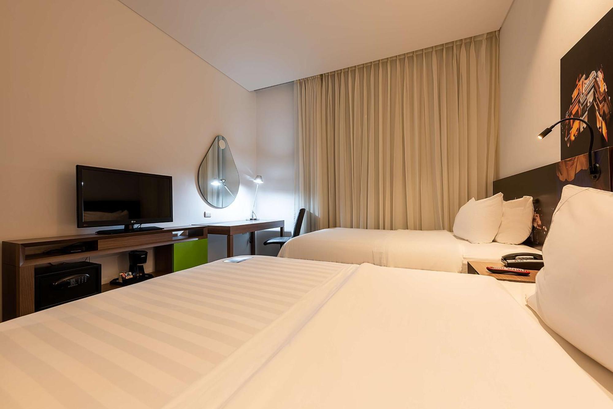 Hampton By Hilton Cartagena Hotel Exterior photo