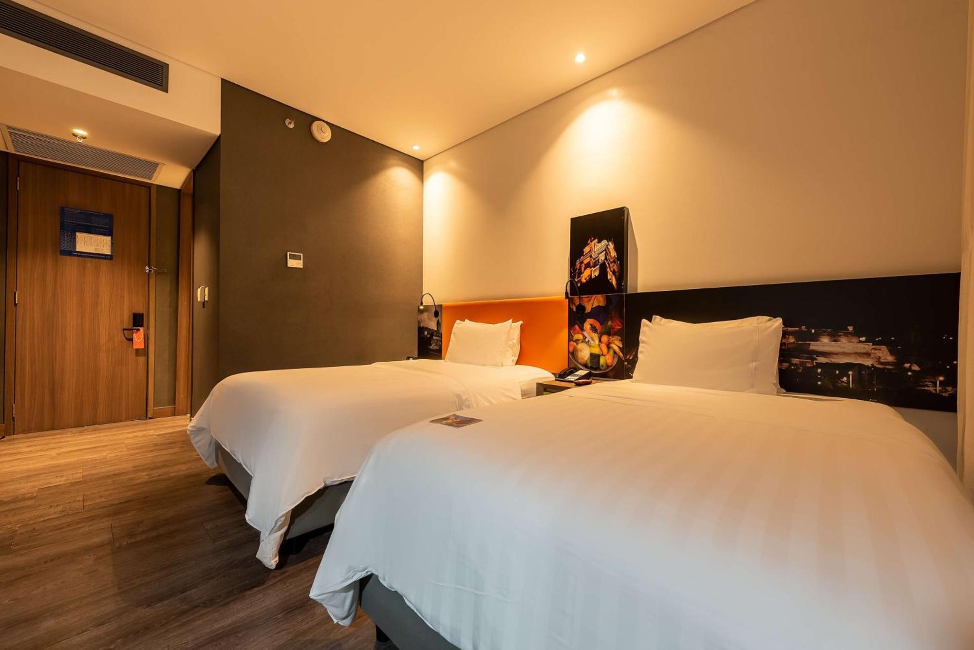 Hampton By Hilton Cartagena Hotel Exterior photo